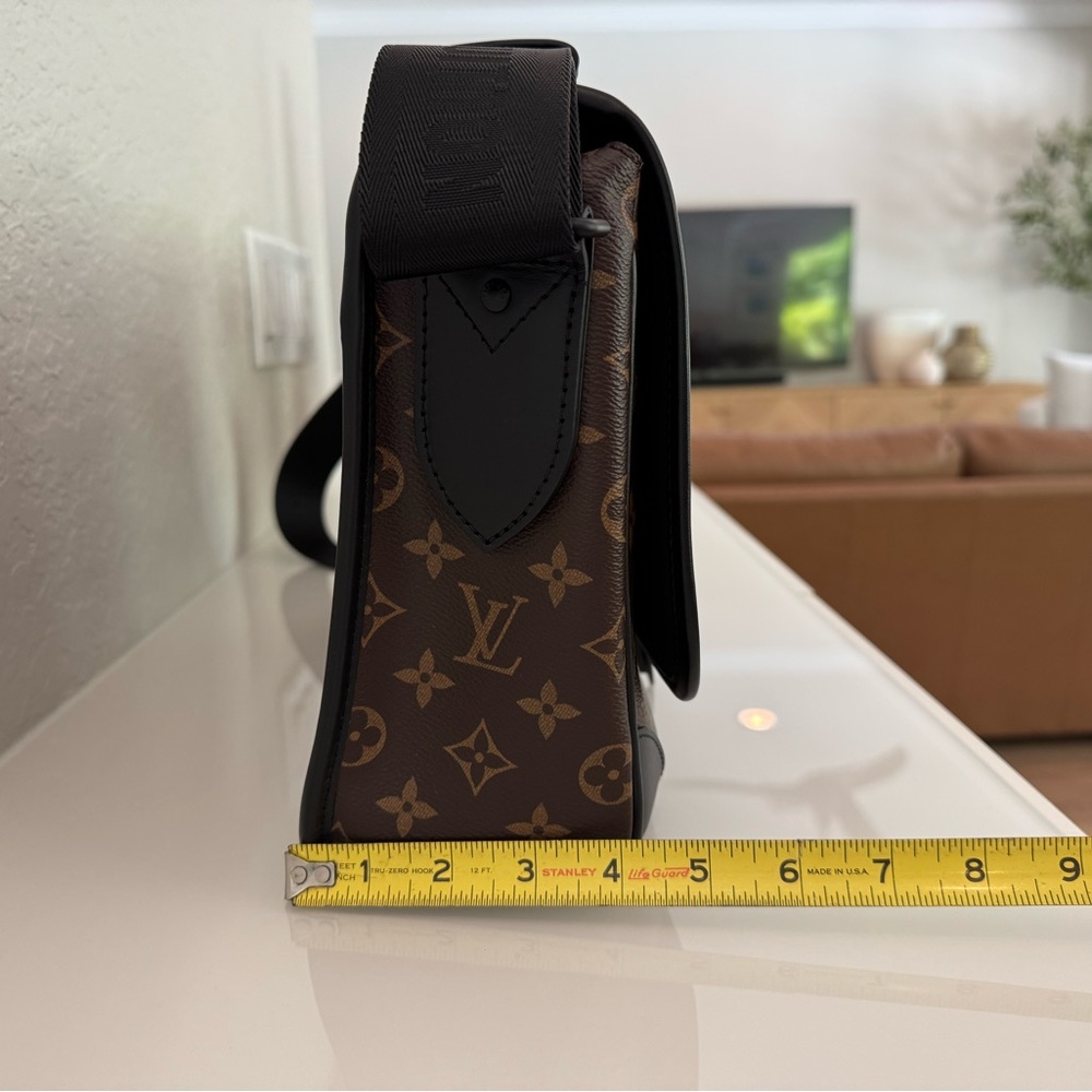 Louis Vuitton Monogram Messenger Bag in Brown and Black - Picture 4 of 16